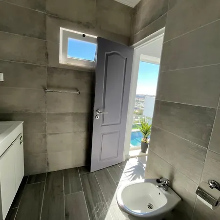 Διαμέρισμα Ocean View By Charmes C *